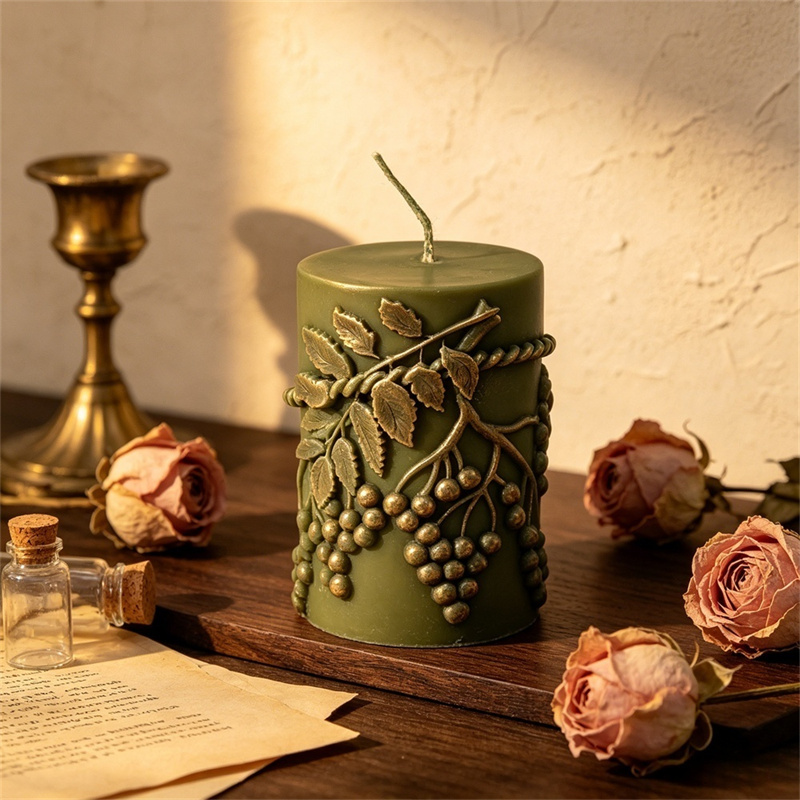 素朴なレリーフベリー葉模様のつる状ブドウピラーキャンドルシリ - Candle Making Vinings のレビューと価格
